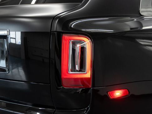 Certified 2024 Rolls-Royce Cullinan AWD/4WD image 24