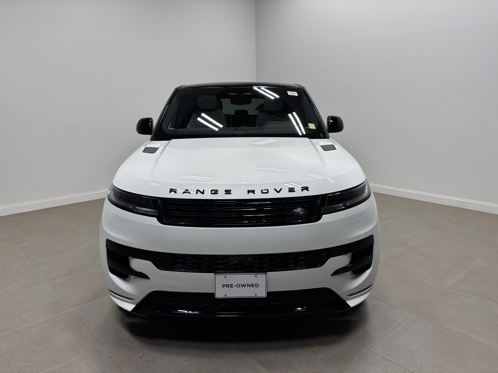 Used 2025 Land Rover Range Rover Sport Dynamic SE AWD/4WD image 3