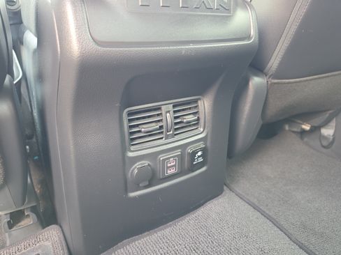 Used 2023 Nissan Titan PRO-4X AWD/4WD image 17