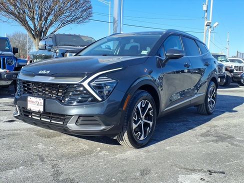 Used 2024 Kia Sportage EX image 3