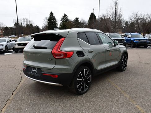 Used 2024 Volvo XC40 B5 Core image 6