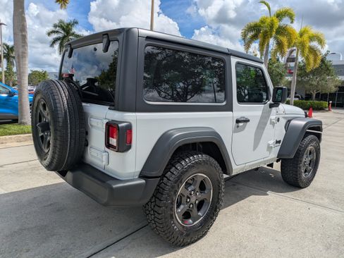 Used 2025 Jeep Wrangler Sport AWD/4WD image 4
