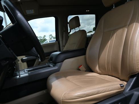 Used 2019 Ford F150 XLT w/ Equipment Group 302A Luxury AWD/4WD image 16