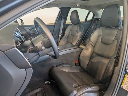 Used 2019 Volvo S60 T8 Inscription image 13
