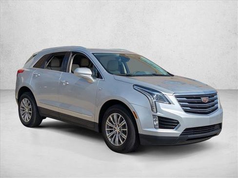Used 2017 Cadillac XT5 Luxury w/ Driver Awareness Package image 3