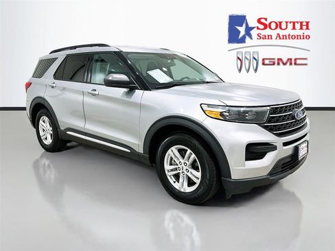 Used 2024 Ford Explorer XLT image 1