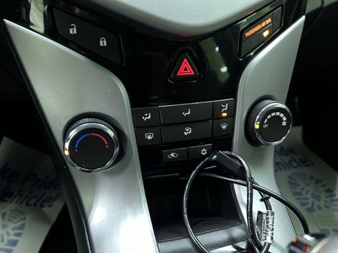 Used 2013 Chevrolet Cruze LS FWD image 21