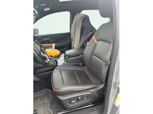 Used 2023 GMC Canyon AT4 w/ AT4 Premium Package AWD/4WD image 12