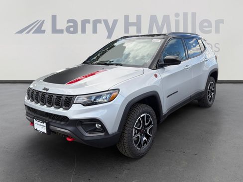 New 2026 Jeep Compass Trailhawk AWD/4WD image 1