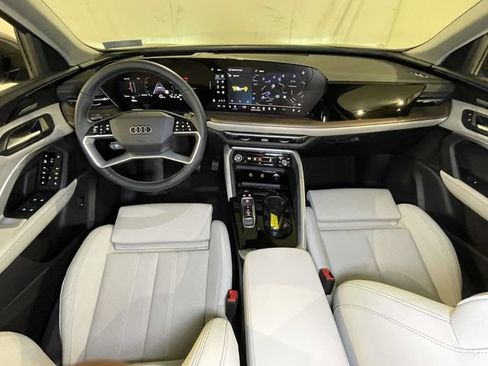 Used 2025 Audi Q5 Premium Plus AWD/4WD image 24