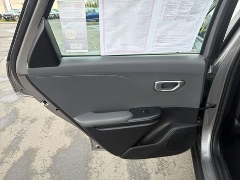 Used 2025 Kia K4 LXS image 16