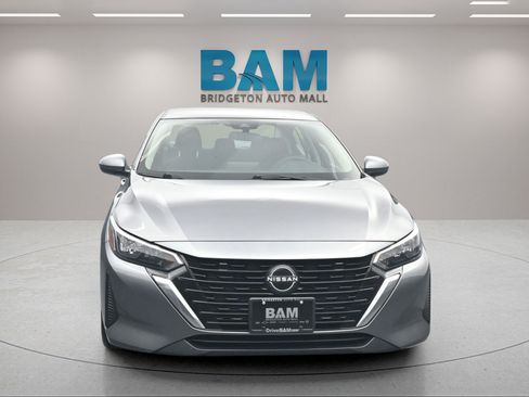 Used 2024 Nissan Sentra SV FWD image 2