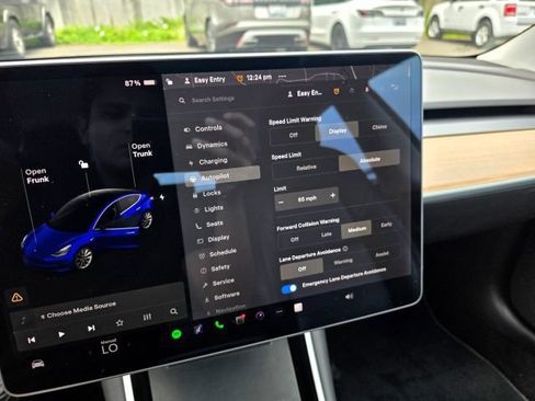 Used 2018 Tesla Model 3 Long Range RWD image 31