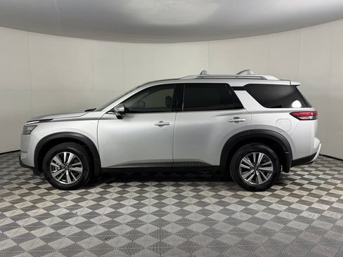 Used 2025 Nissan Pathfinder SL FWD image 10