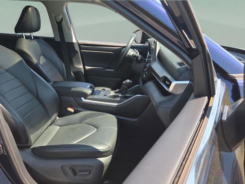 Used 2021 Toyota Highlander XLE image 23