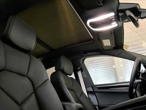 New 2026 Porsche Macan S image 23