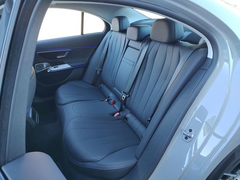 Used 2025 Mercedes-Benz E 350 Sedan image 19