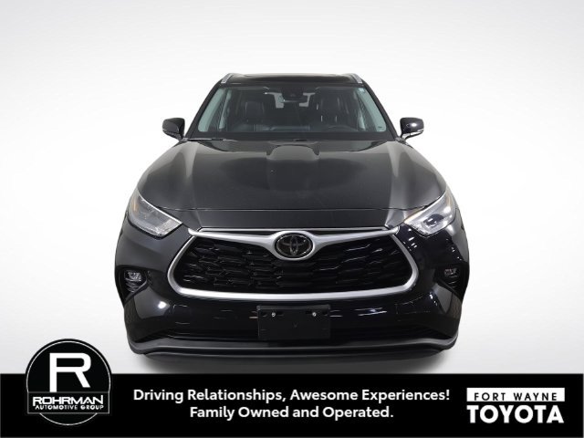 Used 2022 Toyota Highlander XLE AWD/4WD image 3