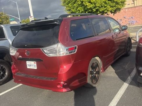 Used 2020 Toyota Sienna SE Premium w/ Nightshade Edition FWD image 1