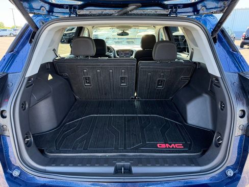 Used 2022 GMC Terrain SLE w/ Driver Convenience Package FWD image 11