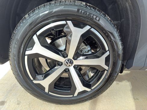 New 2026 Volkswagen Tiguan SE image 18