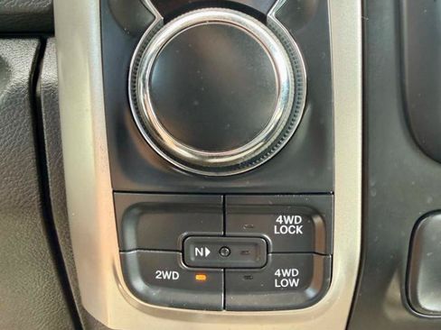 Used 2017 RAM 1500 Classic SLT AWD/4WD image 26