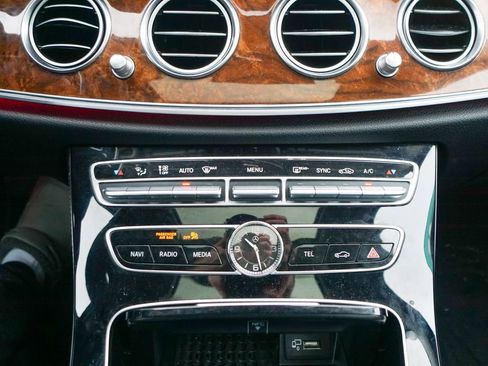 Used 2017 Mercedes-Benz E 300 4MATIC image 24