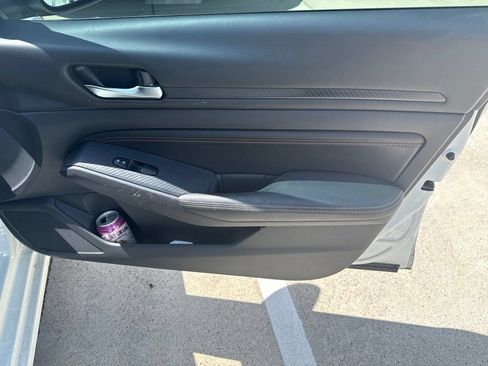 Used 2020 Nissan Altima 2.5 SR FWD image 12
