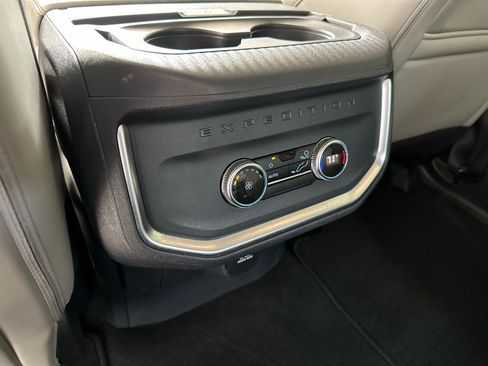 Used 2025 Ford Expedition Active AWD/4WD image 31