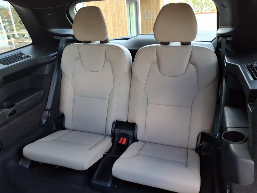 Certified 2026 Volvo XC90 B6 Plus AWD/4WD image 9