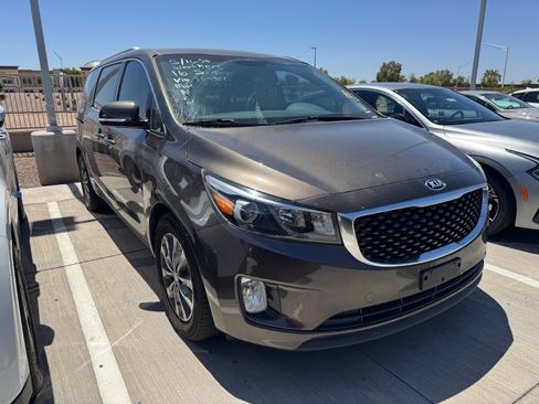Used 2016 Kia Sedona SX FWD image 2