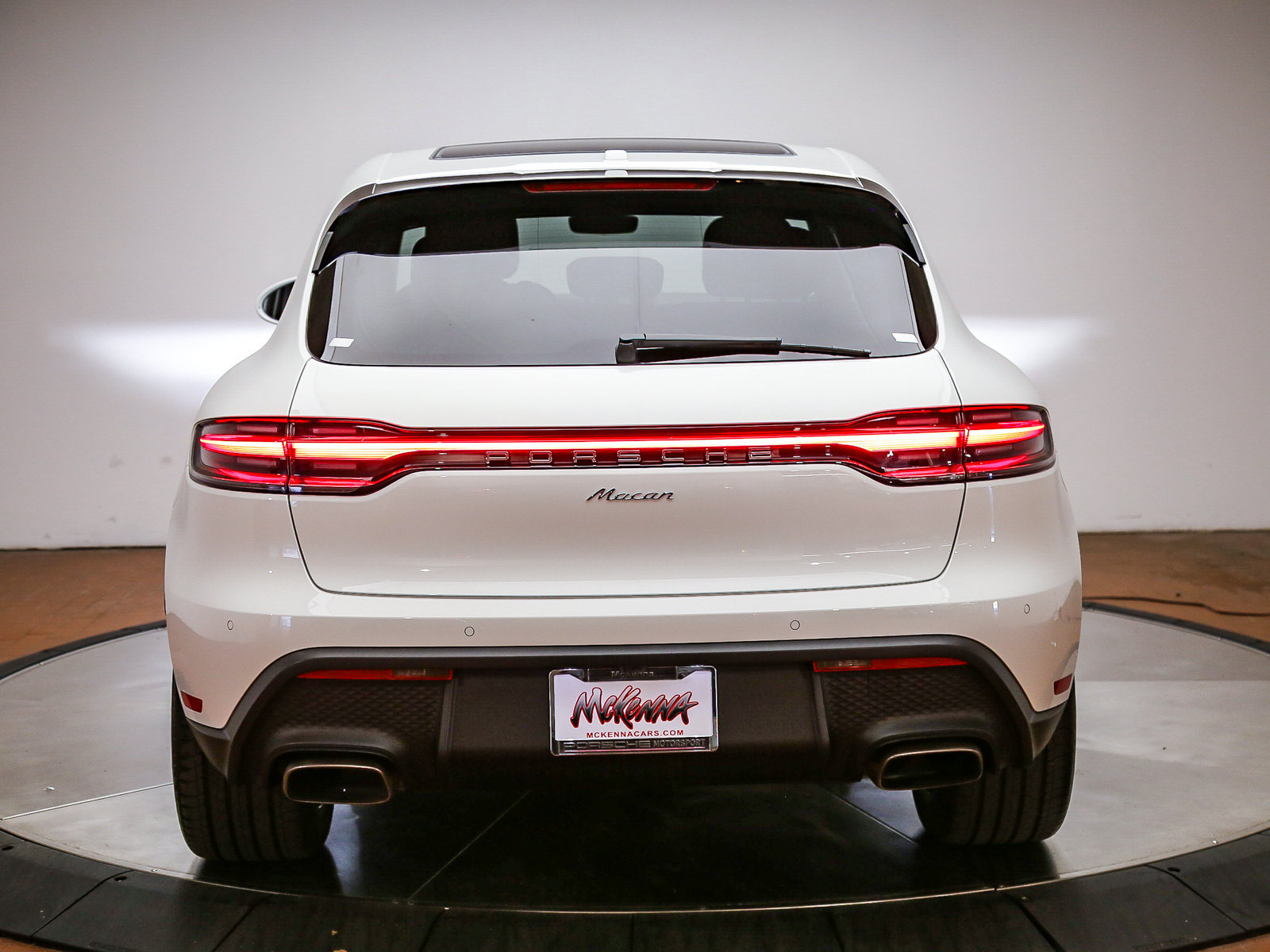 Certified 2026 Porsche Macan AWD/4WD image 6