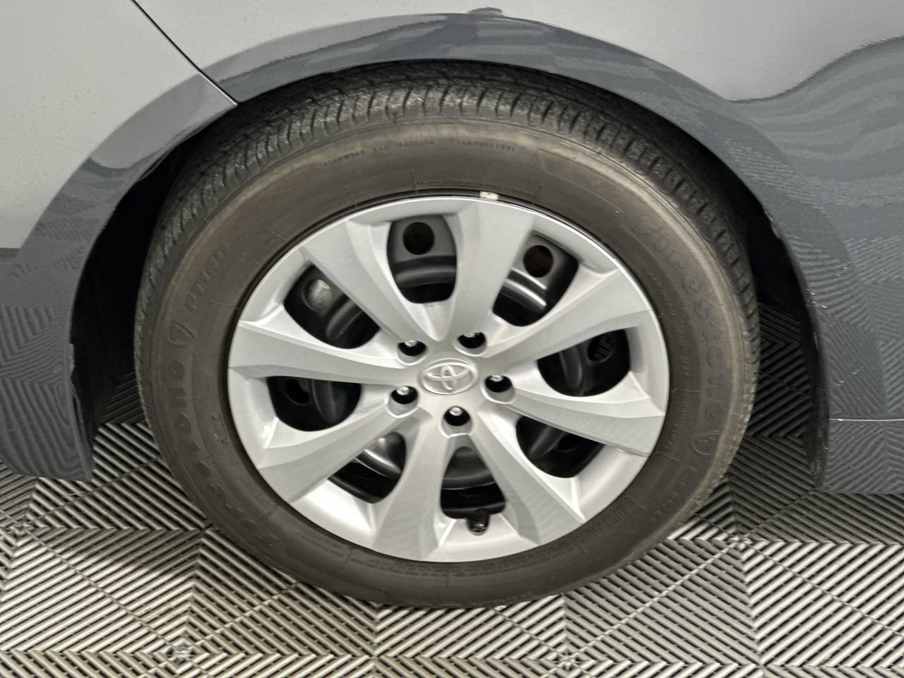 Used 2023 Toyota Corolla LE FWD image 5