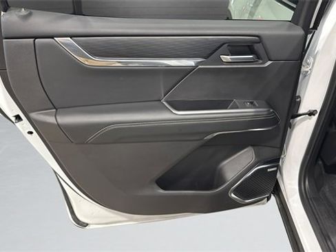 Used 2025 GMC Acadia Elevation image 27