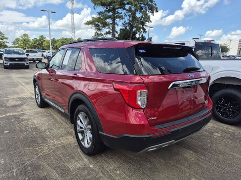 Used 2024 Ford Explorer XLT w/ Equipment Group 202A RWD image 12
