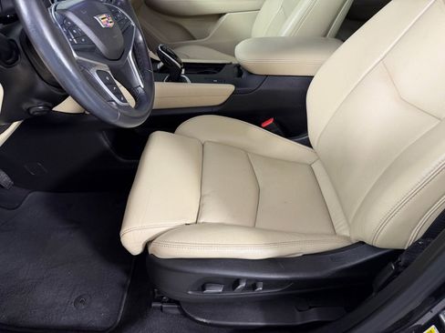 Used 2017 Cadillac XT5 Luxury w/ Driver Awareness Package image 12