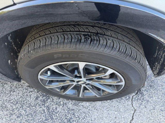 Certified 2025 Cadillac XT4 Sport FWD image 9