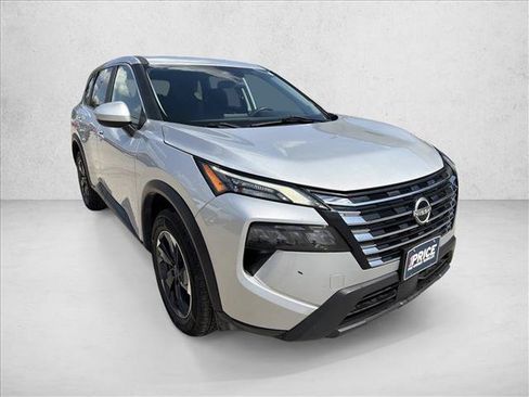 Used 2024 Nissan Rogue SV AWD/4WD image 7