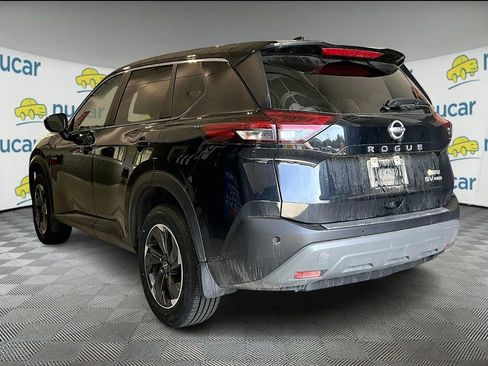 Used 2023 Nissan Rogue SV image 4