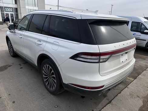 Used 2022 Lincoln Aviator Standard w/ Premium Package image 3
