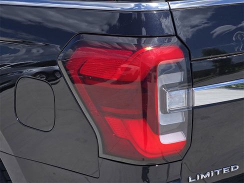 Used 2024 Ford Expedition Limited image 6