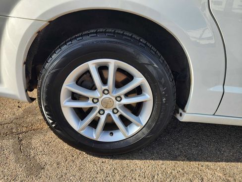 Used 2020 Dodge Grand Caravan SXT FWD image 11