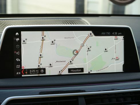 Used 2018 BMW 740i image 8