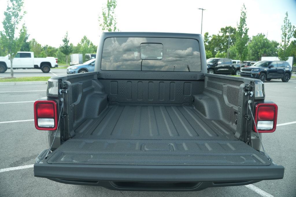 New 2026 Jeep Gladiator Sport AWD/4WD image 15