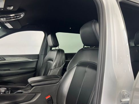 Used 2024 Jeep Grand Cherokee L Limited image 23