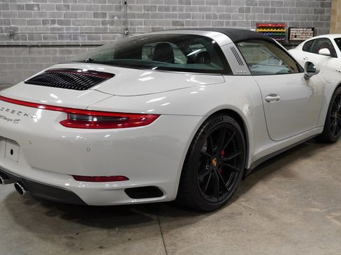Used 2018 Porsche 911 image 6