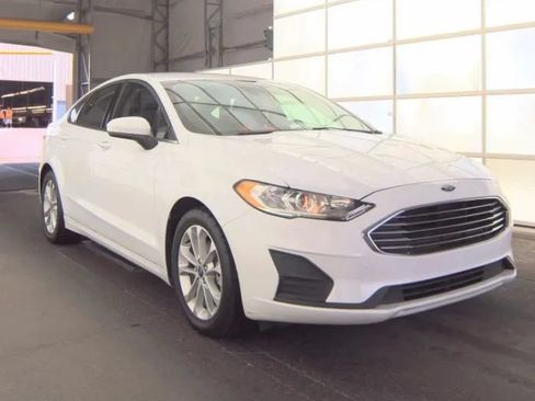 Used 2020 Ford Fusion SE FWD image 2