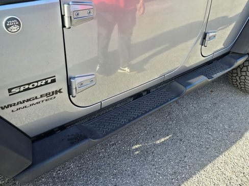 Used 2018 Jeep Wrangler Unlimited Sport S image 12