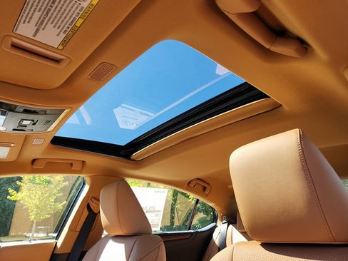 New 2025 Lexus ES 350 w/ Premium Package image 10