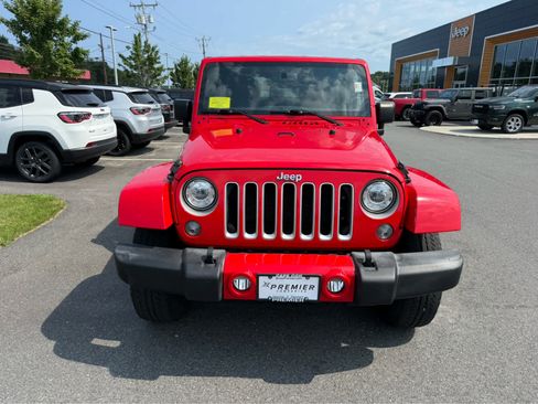 Used 2017 Jeep Wrangler Unlimited Sahara w/ Dual Top Group AWD/4WD image 2